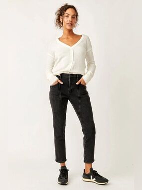 We The Free Beacon Mid Rise Slim Crop Jeans in Black Vintage Wash Size 27